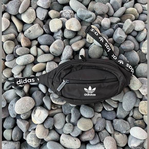 Adidas Originals National Fanny Pack Waist Pack BLACK NWT B175 - Picture 3 of 7